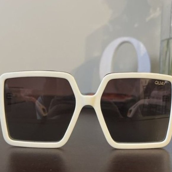 QUAY NWT Limited Almost Ready Polarized Sunglasses Ivory Frame Brown Gradient main image 5